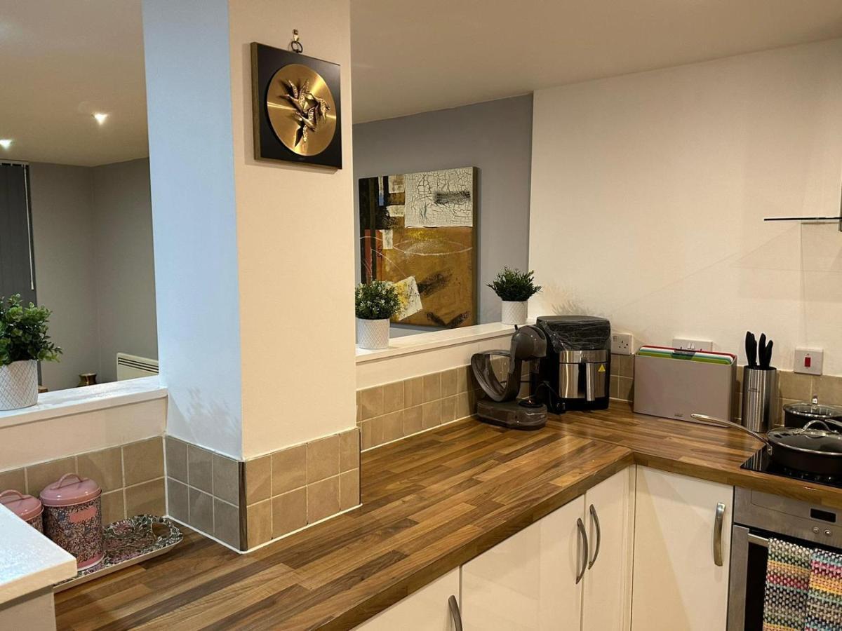 Modern City Centre Apartment In Swindon Exteriér fotografie