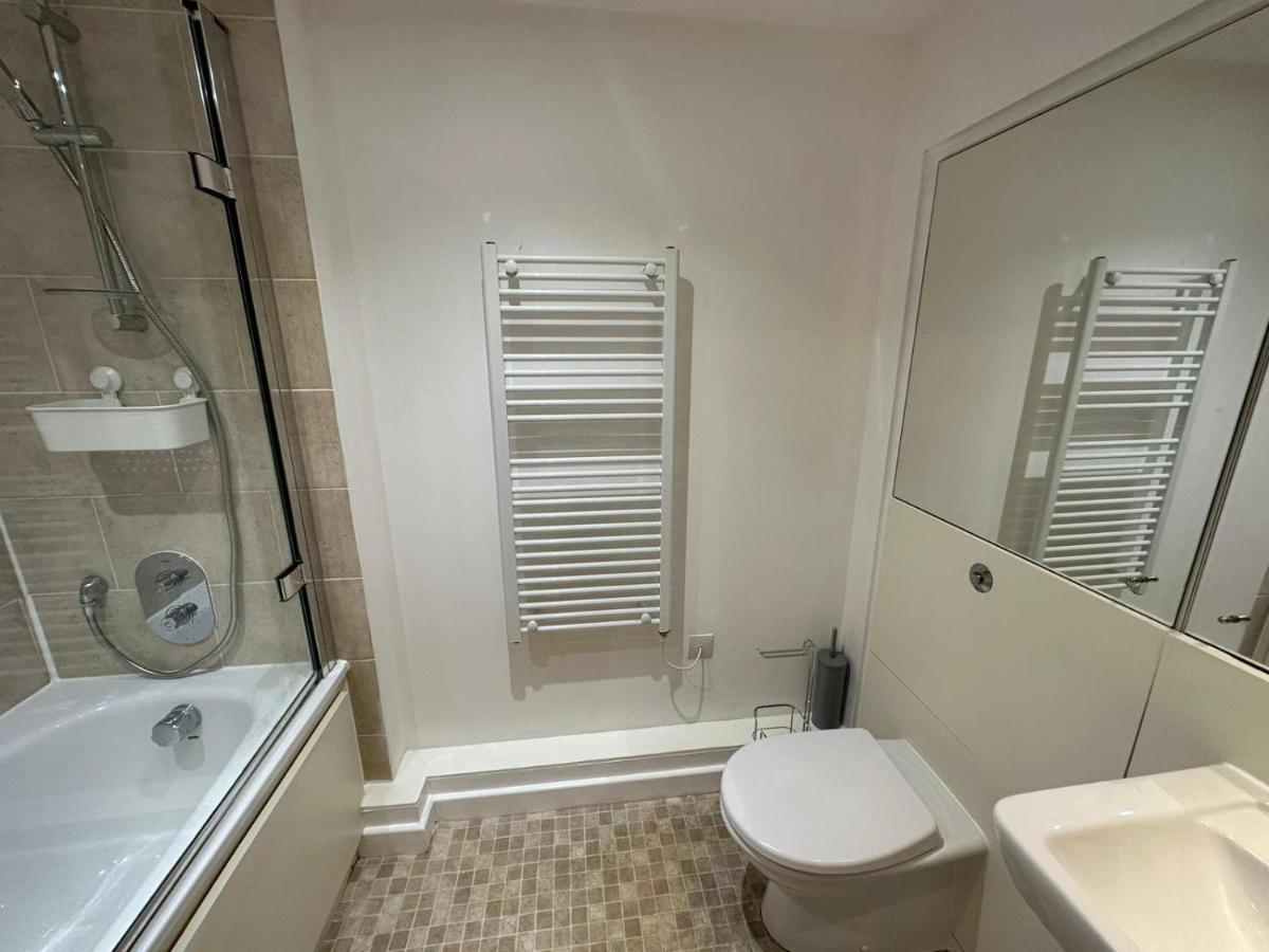 Modern City Centre Apartment In Swindon Exteriér fotografie