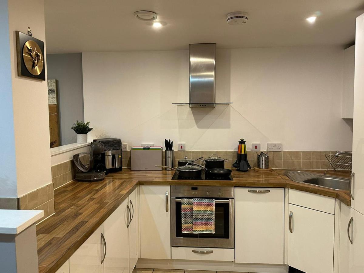 Modern City Centre Apartment In Swindon Exteriér fotografie