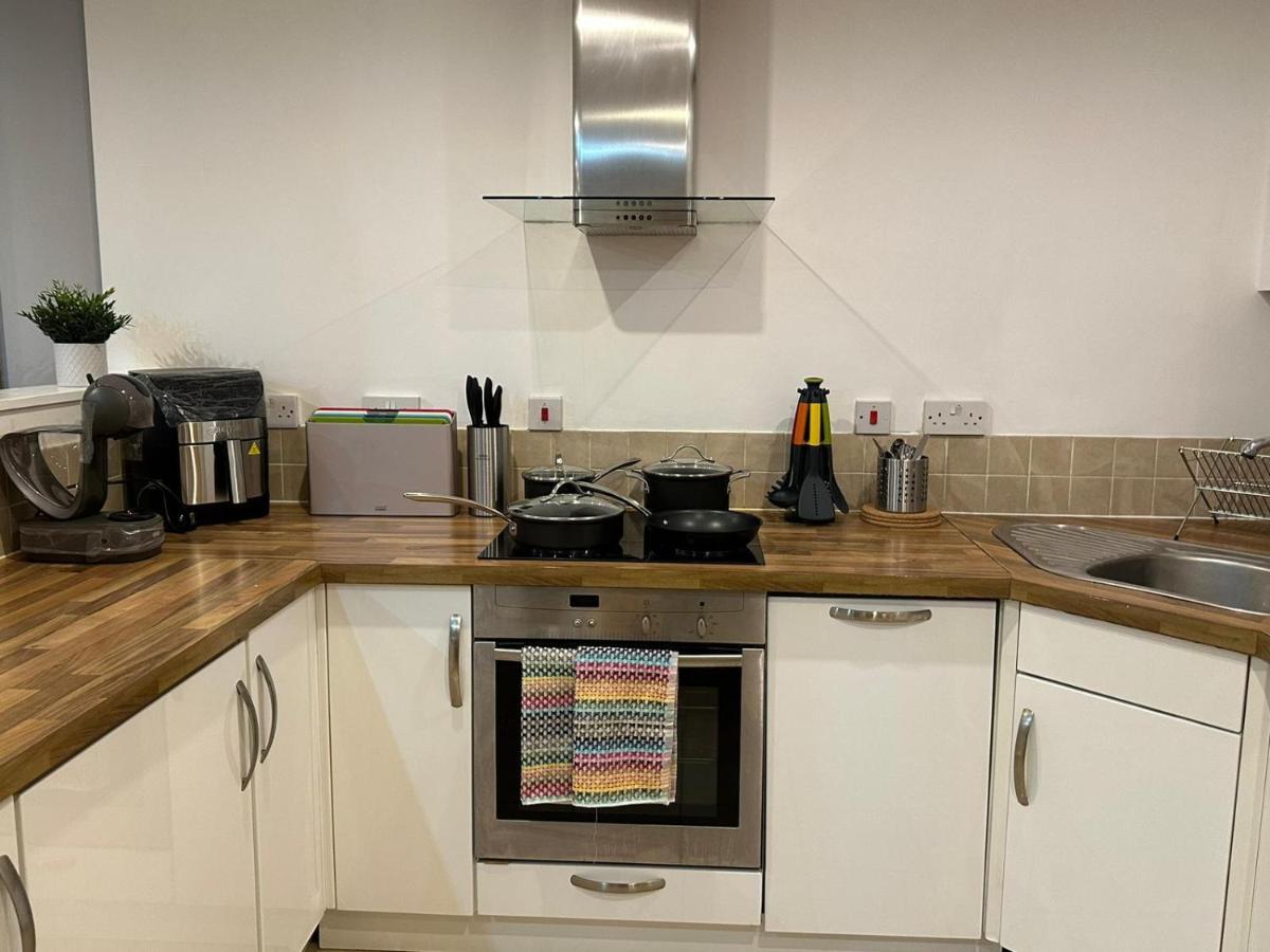 Modern City Centre Apartment In Swindon Exteriér fotografie